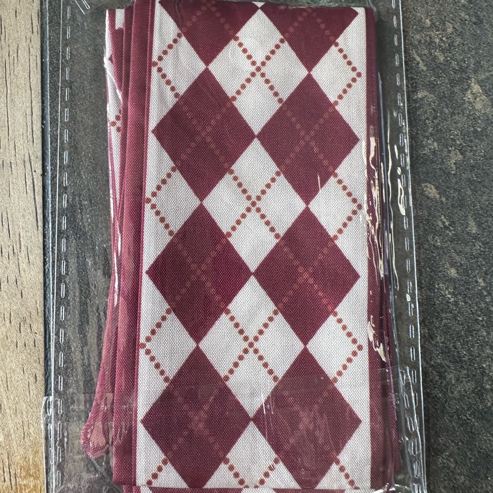Argyle Patterned bag Scarf in Red and White nip